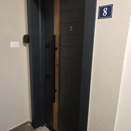 Dos * Durrës